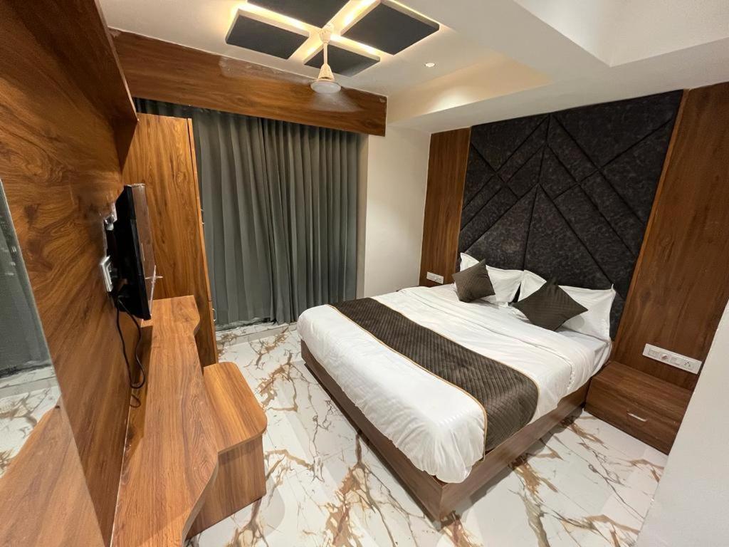 Hotel Paramount Villa Гандинагар Экстерьер фото