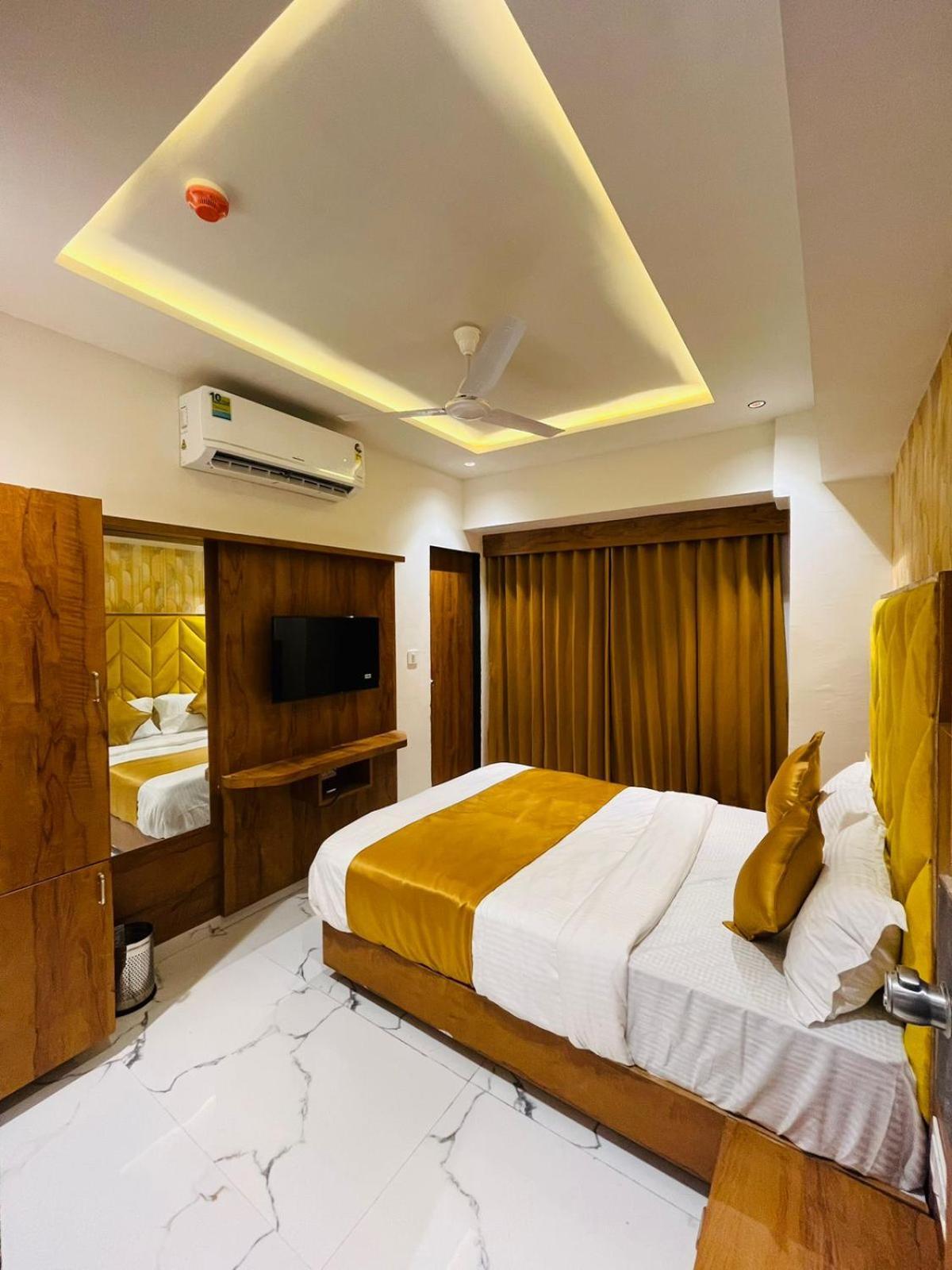 Hotel Paramount Villa Гандинагар Экстерьер фото