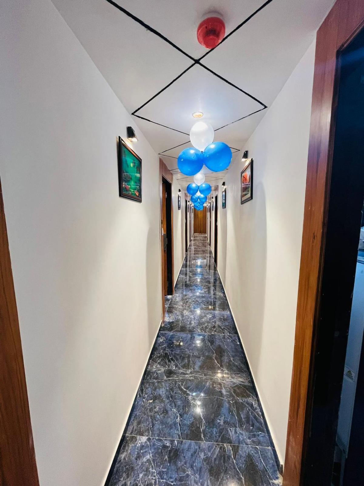 Hotel Paramount Villa Гандинагар Экстерьер фото