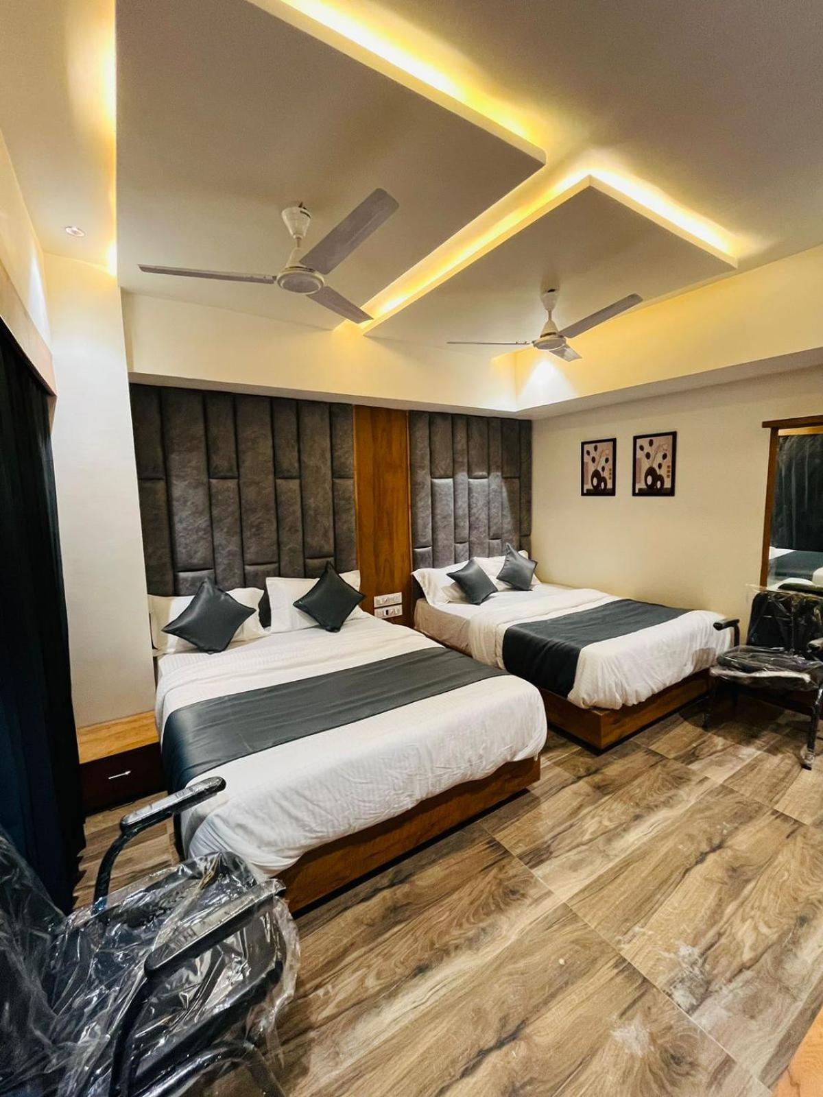 Hotel Paramount Villa Гандинагар Экстерьер фото