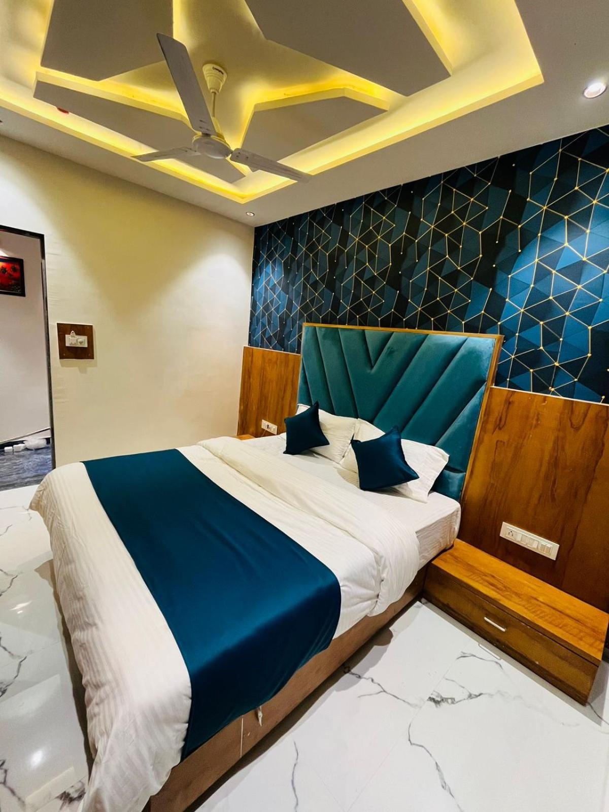 Hotel Paramount Villa Гандинагар Экстерьер фото
