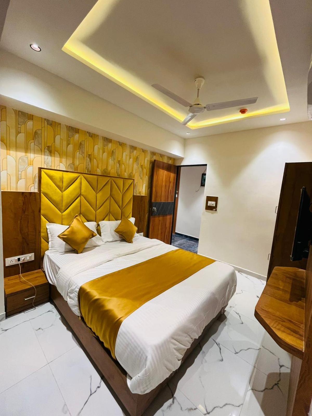 Hotel Paramount Villa Гандинагар Экстерьер фото